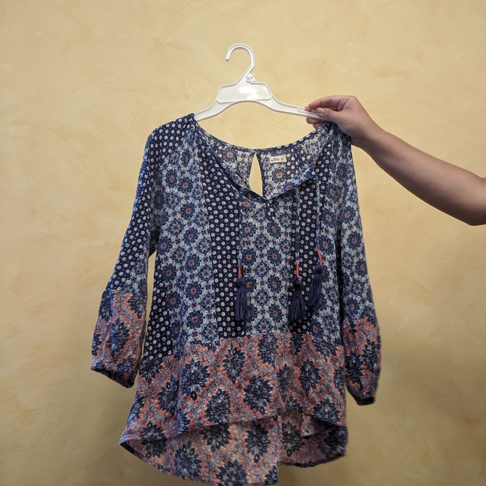 Flowy Hollister Top